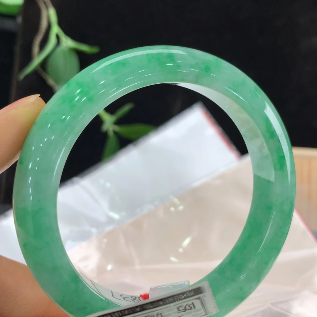 翡翠手镯未镶嵌111/0837