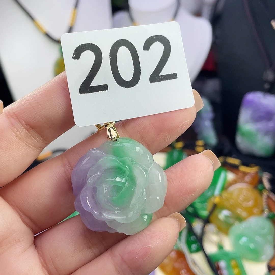 翡翠未镶嵌吊坠(赠链)