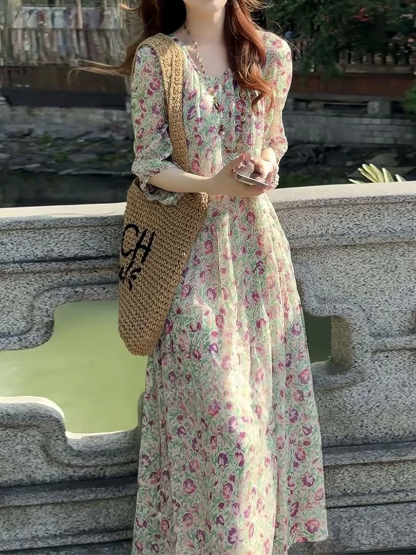 绿色碎花气质连衣裙女2025夏季新款大码宽松显瘦法式洋气减龄长裙