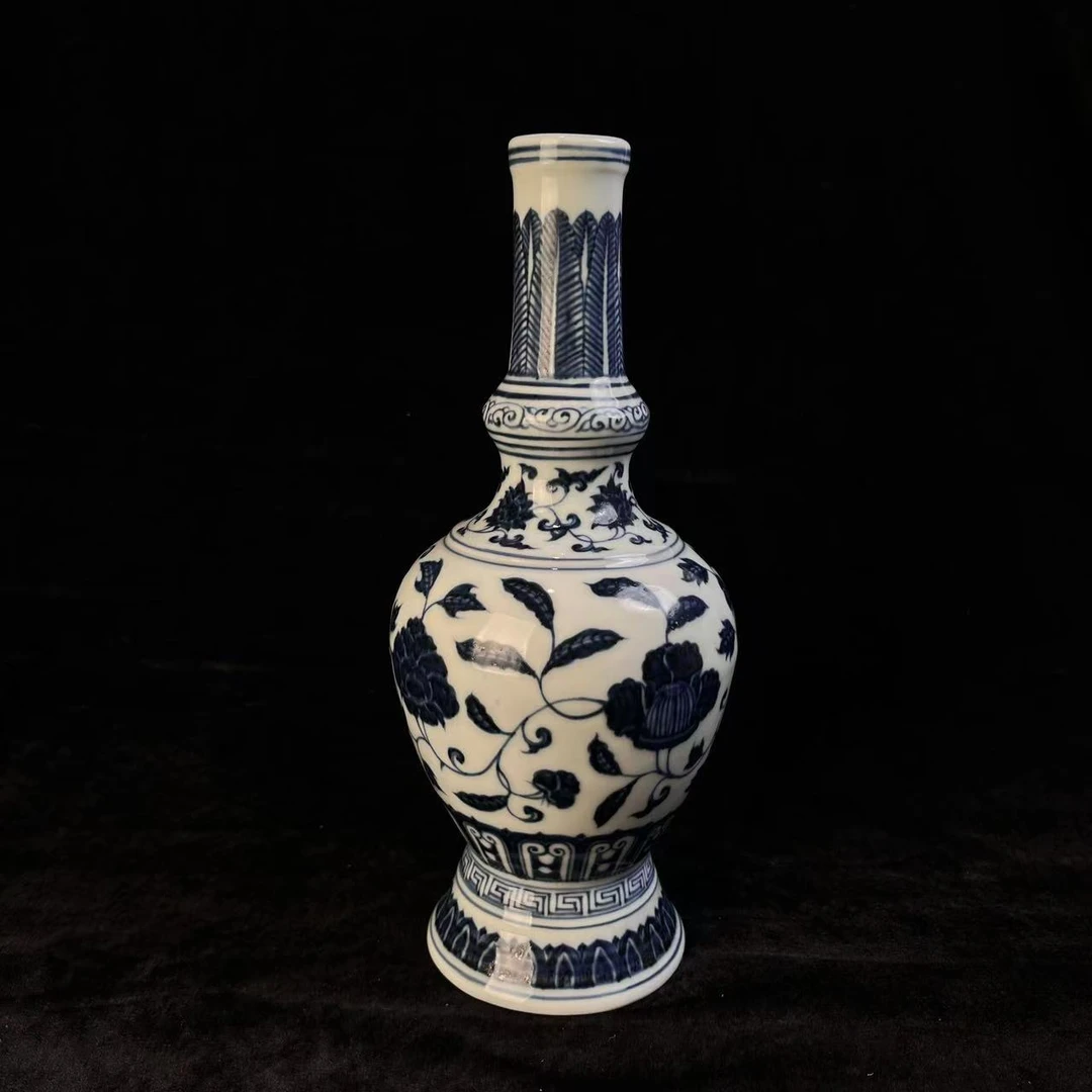 明代青花花卉纹赏瓶