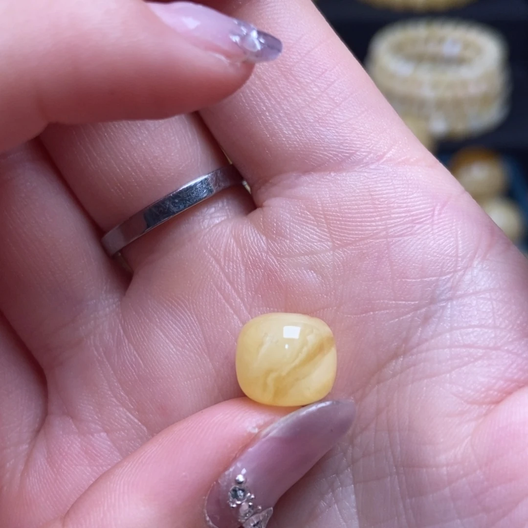 蜜蜡未镶嵌珠宝奇石10.2*9.2mm