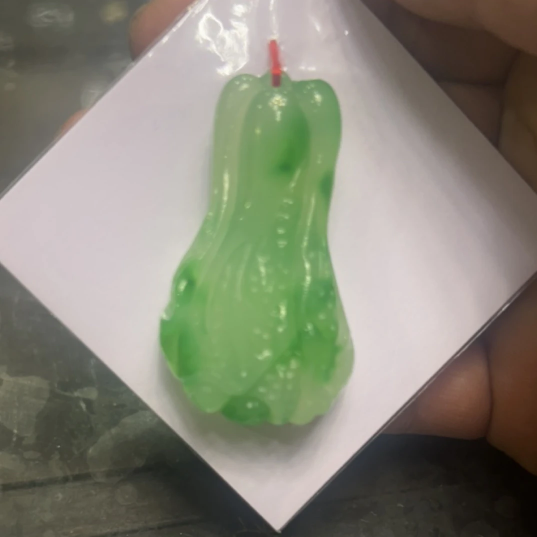 C 215 飘绿白菜吊坠