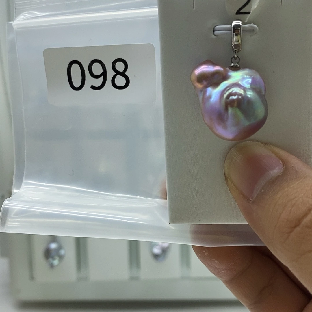 合金………..淡水珍珠