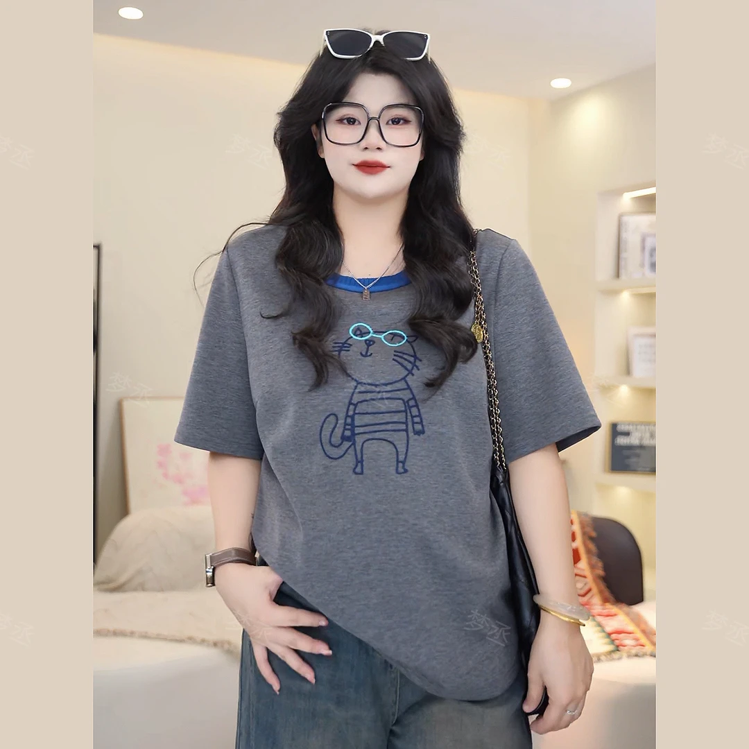 梦丞-可爱显瘦百搭秋冬大码女装撞色眼镜小猫刺绣开叉短袖T恤