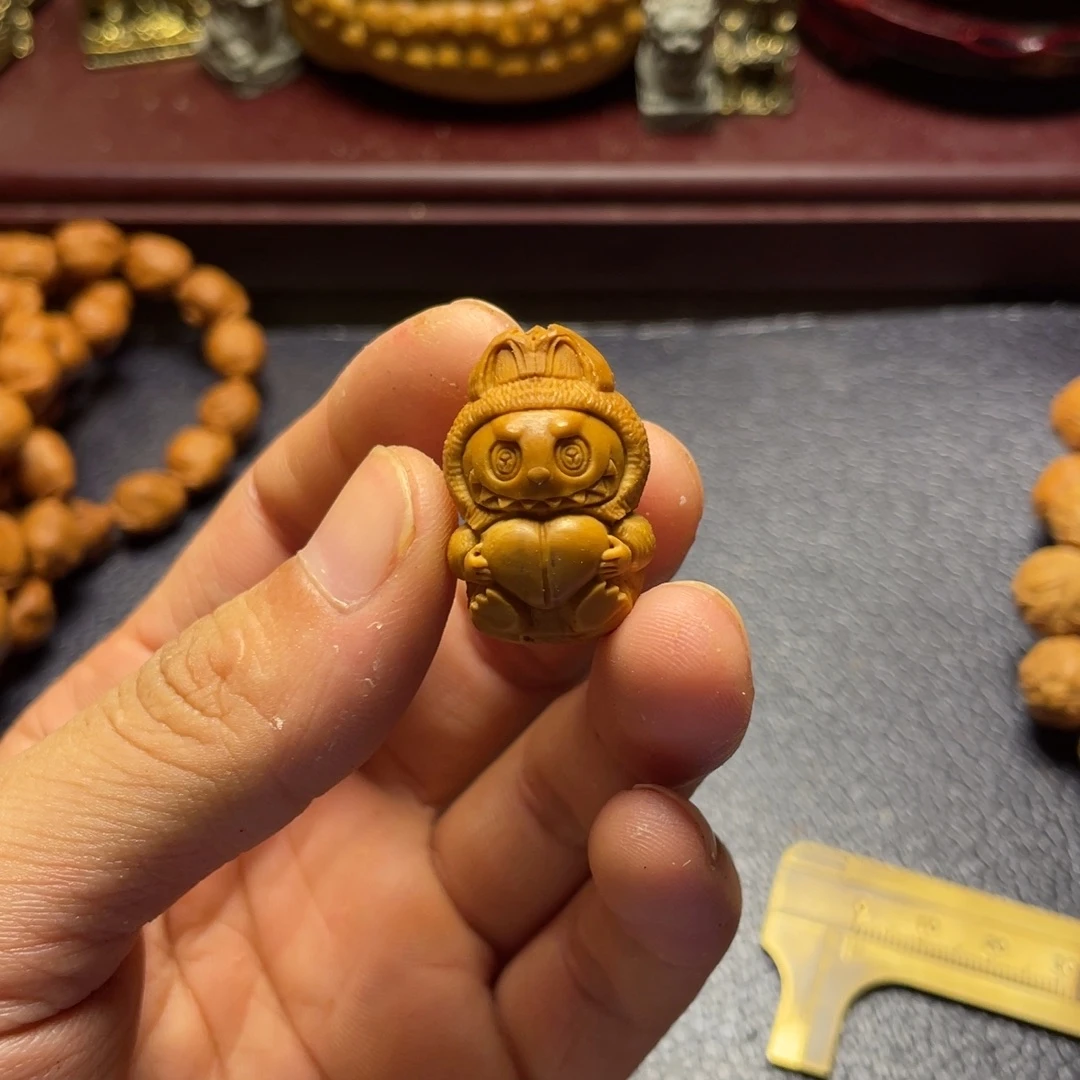 橄榄核雕刻拉布布