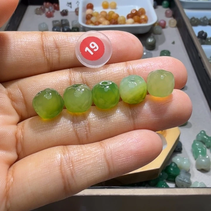 和田玉未镶嵌珠宝半成品