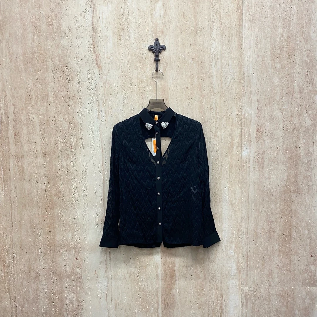 99新 VERSACE/范思哲 黑色波纹美杜莎银扣衬衫/38码/99新/34308