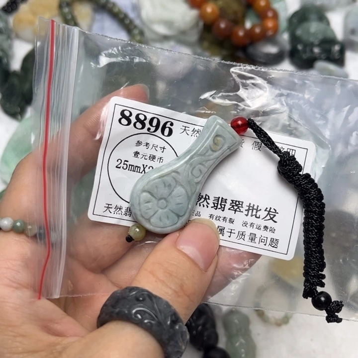 翡翠未镶嵌颈饰8896