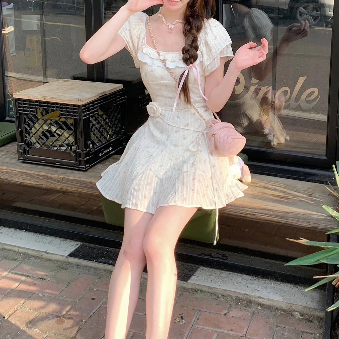 2025年夏季新款法式碎花小个子绝美方口领收腰连衣裙