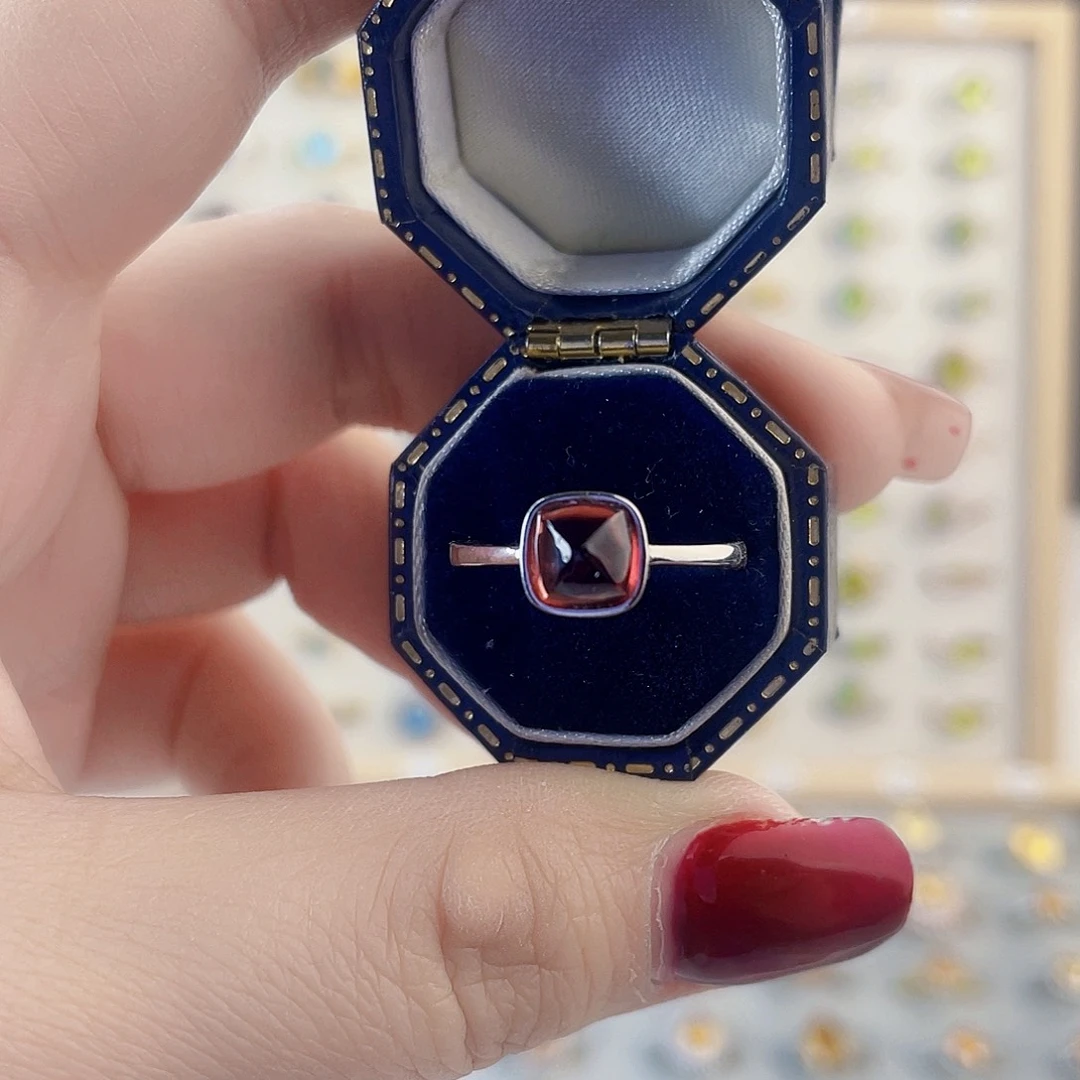 石榴石戒指银S925镶嵌简约款糖塔戒指