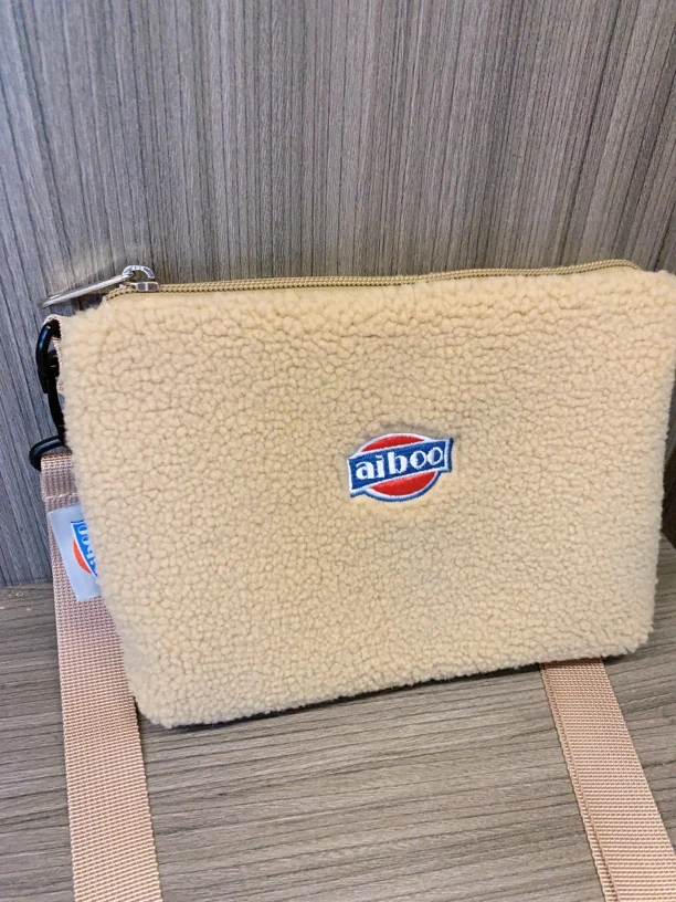 2025新款毛绒羊羔绒600克高克重重磅羊羔绒斜挎包手机包轻便挎包