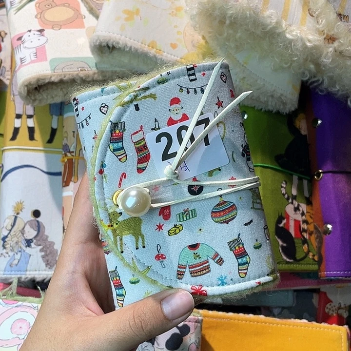 织绣小****子m5活页加空白纸。   207