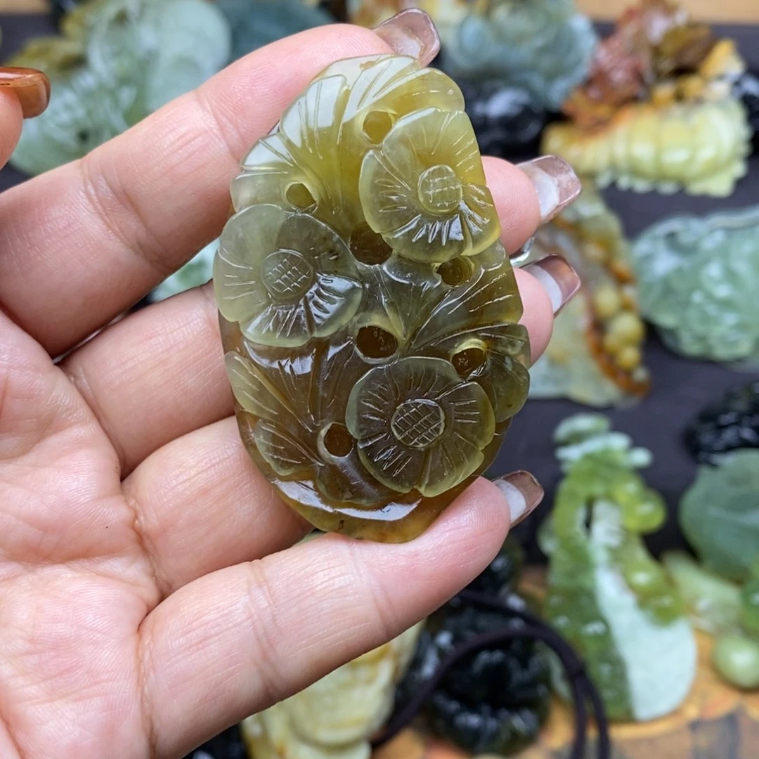 蛇纹石玉颈饰未镶嵌