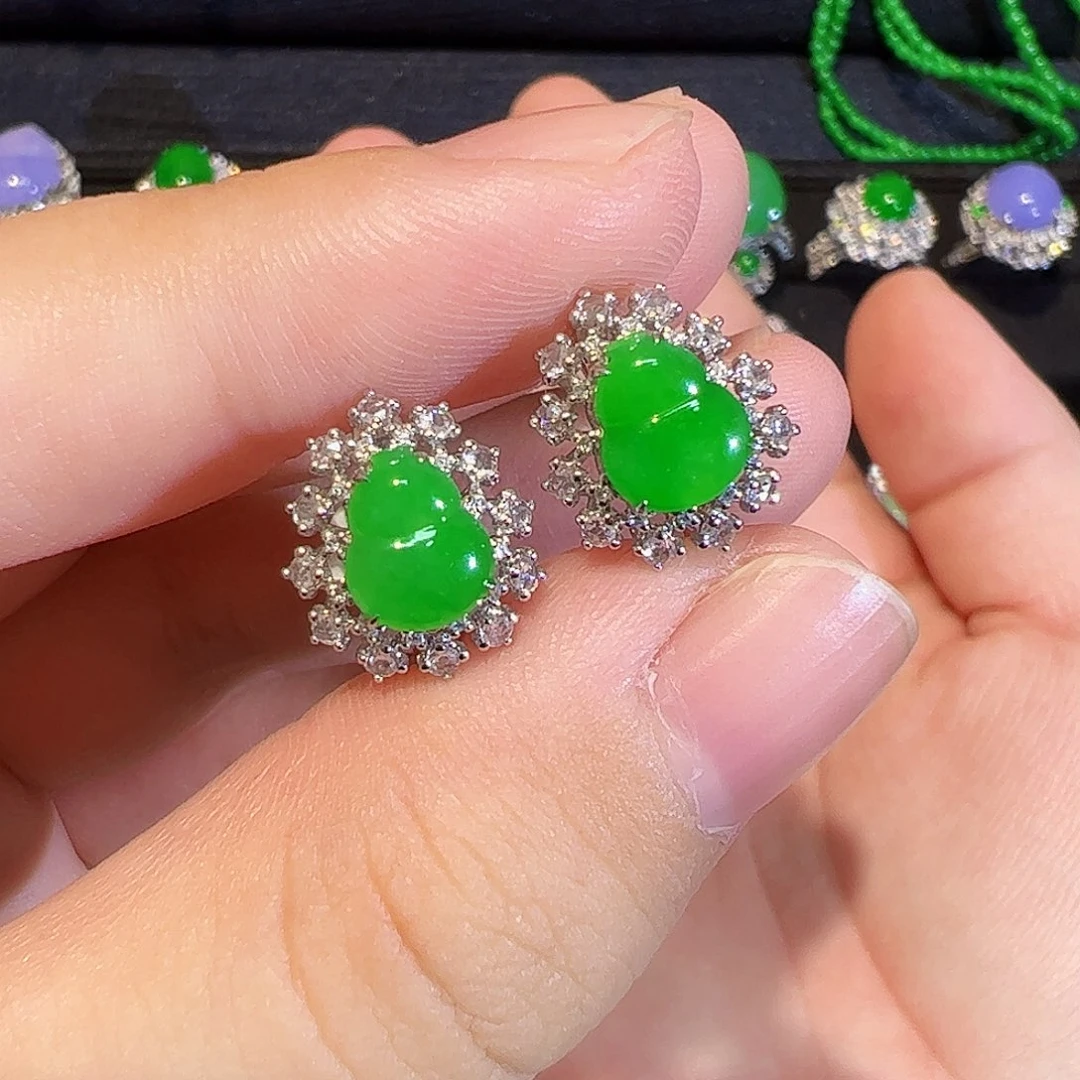 18K金镶嵌翡翠耳饰葫芦