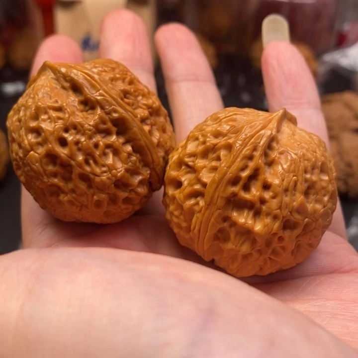 王***权文玩核桃把件友情满天星