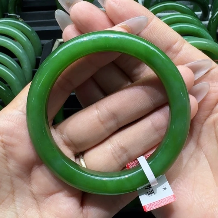 月***儿和田玉（碧玉）手镯未镶嵌