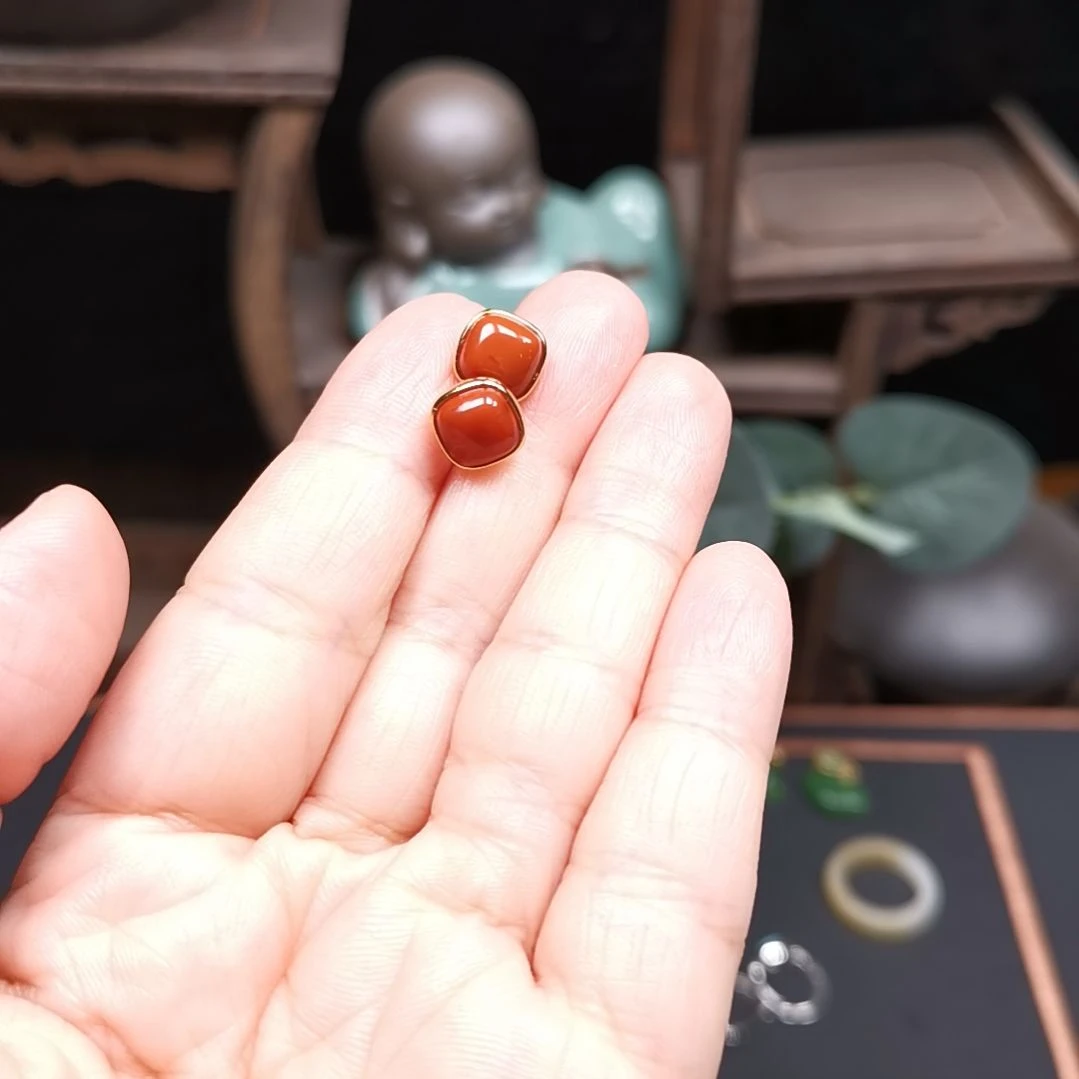 南红玛瑙耳饰银S925镶嵌半****?