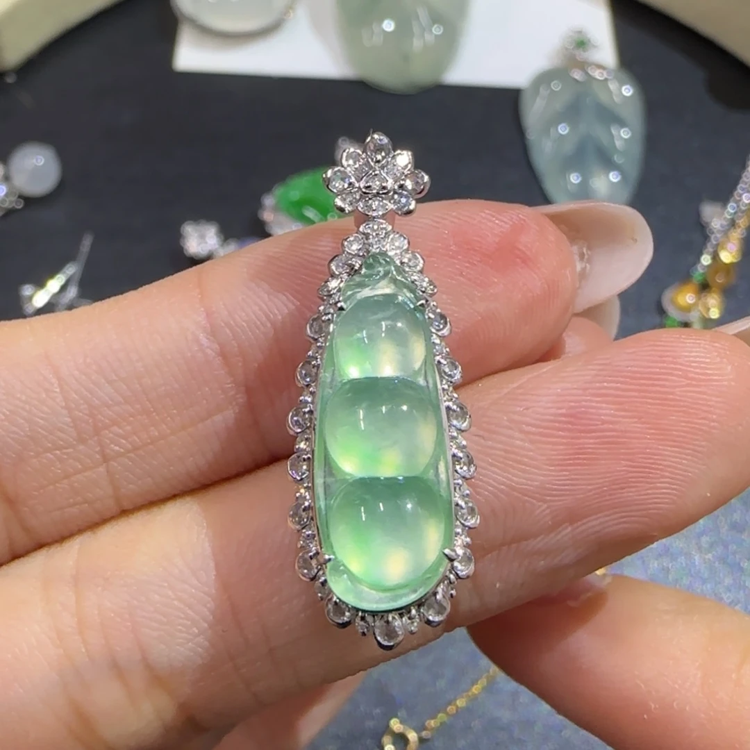 颈饰18K金镶嵌翡翠精品