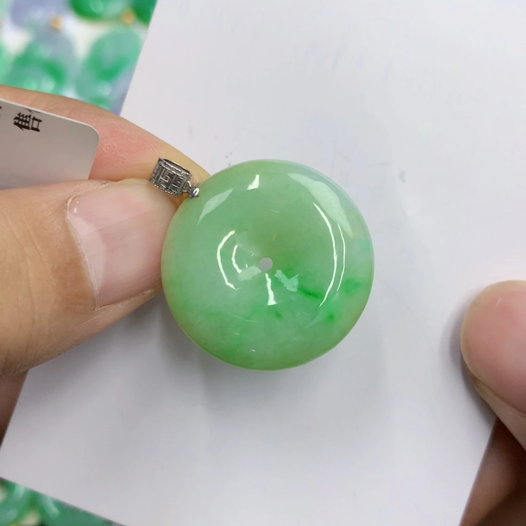 翡翠18K金镶嵌颈饰翡翠