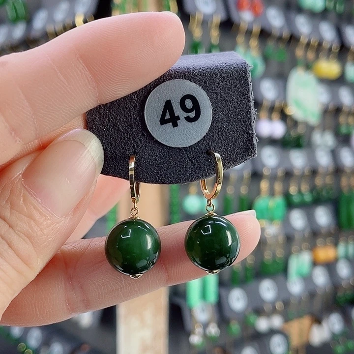 18K金镶嵌和田玉耳饰