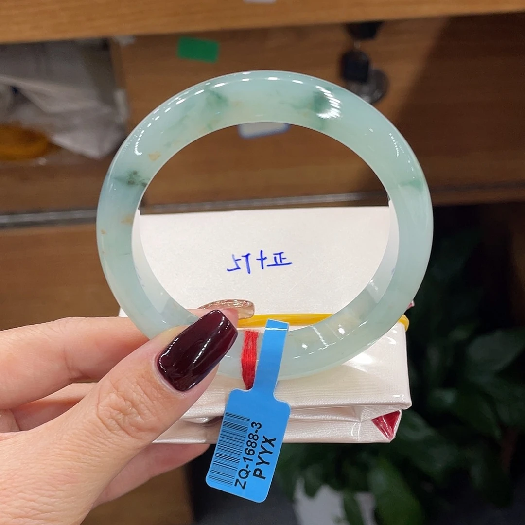 翡翠手镯未镶嵌天然翡翠