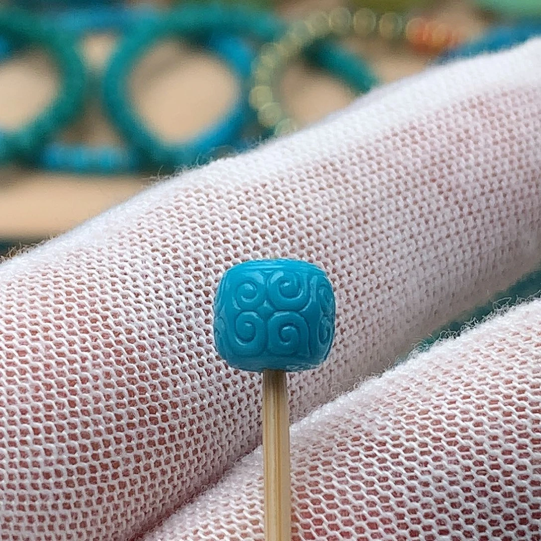 绿松石未镶嵌颈饰