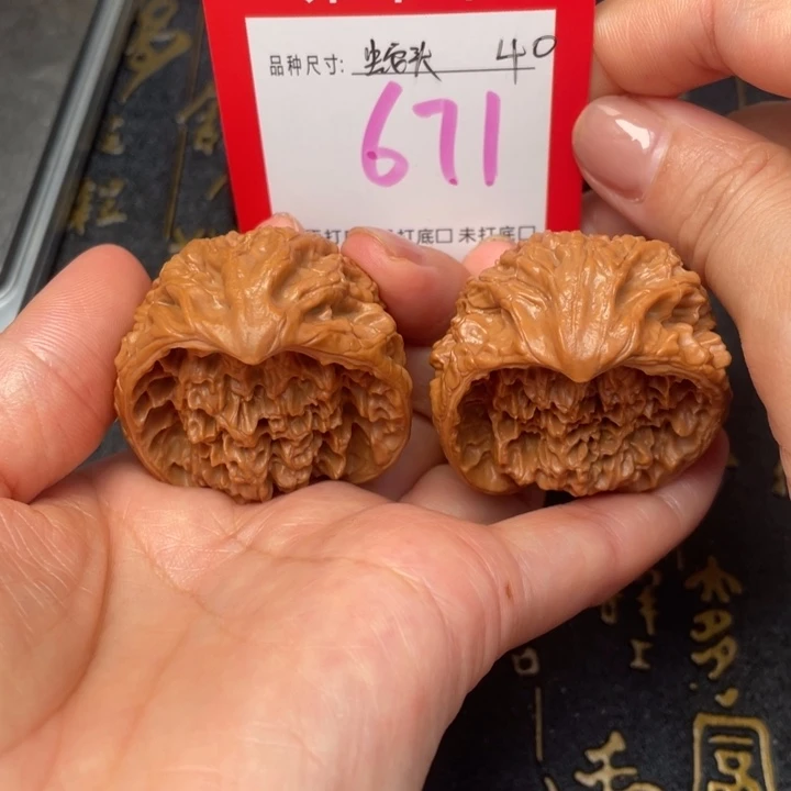 吊坠桃核文玩了吗