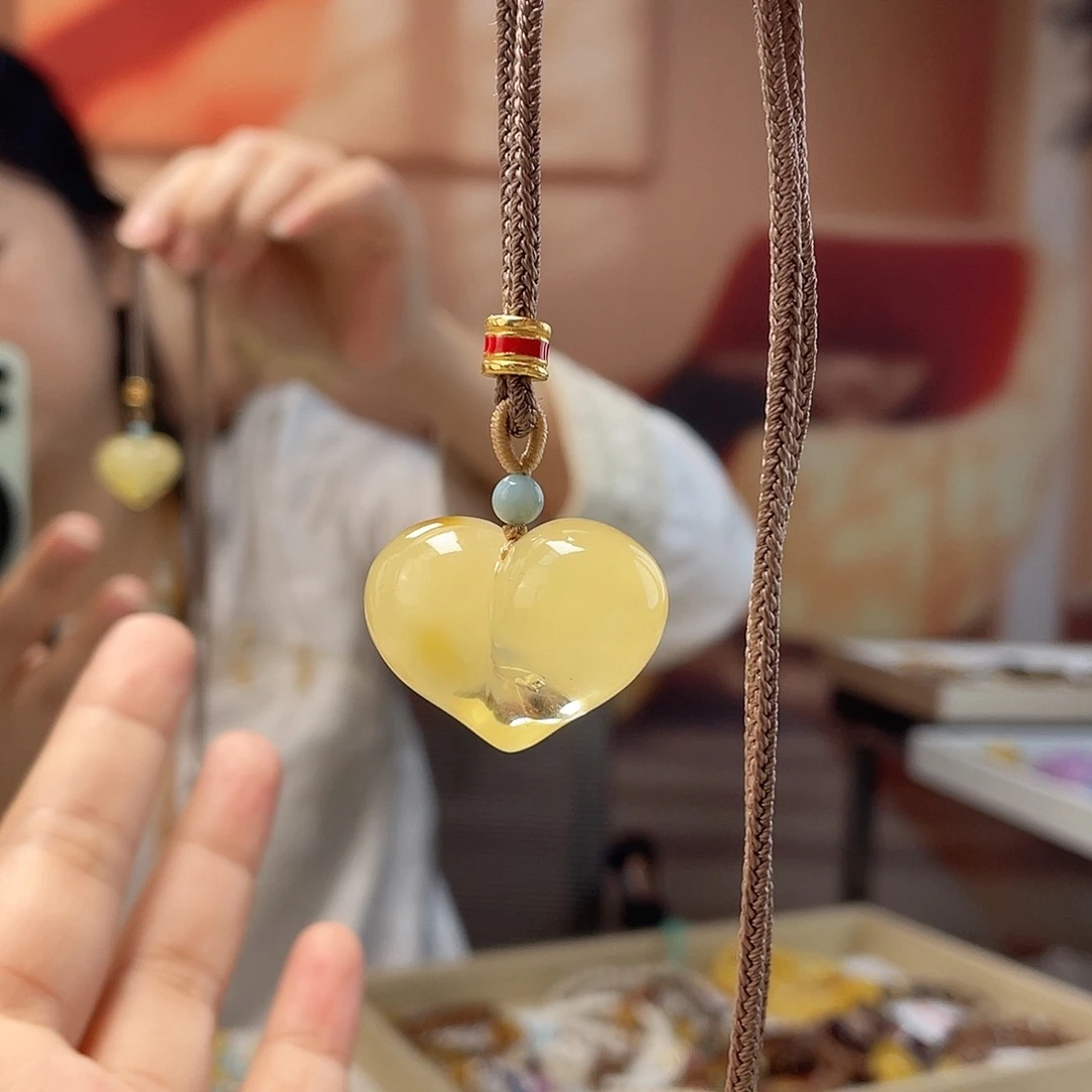 琥珀未镶嵌裸石吊坠