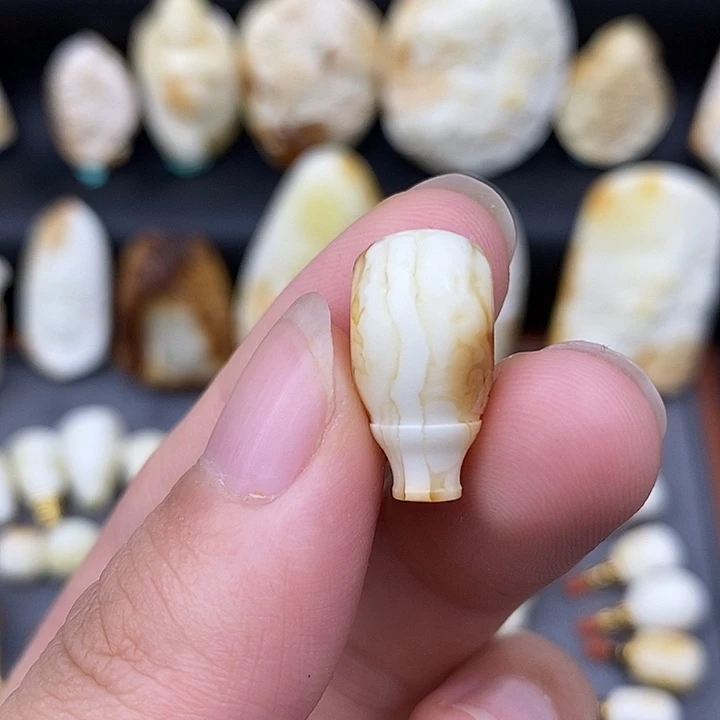 未镶嵌琥珀裸石10三通b167