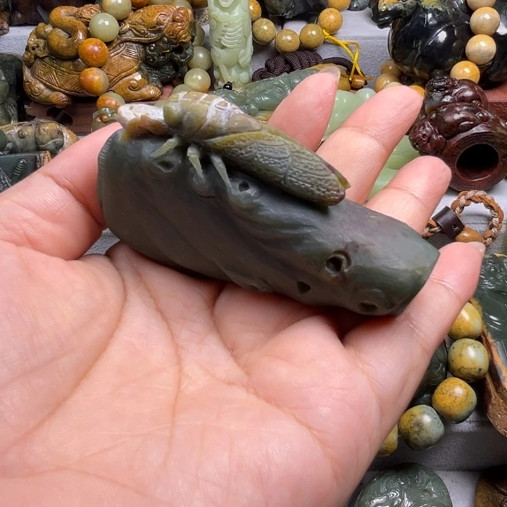 未镶嵌岫岩河磨玉（透闪石质玉）把件无**尊