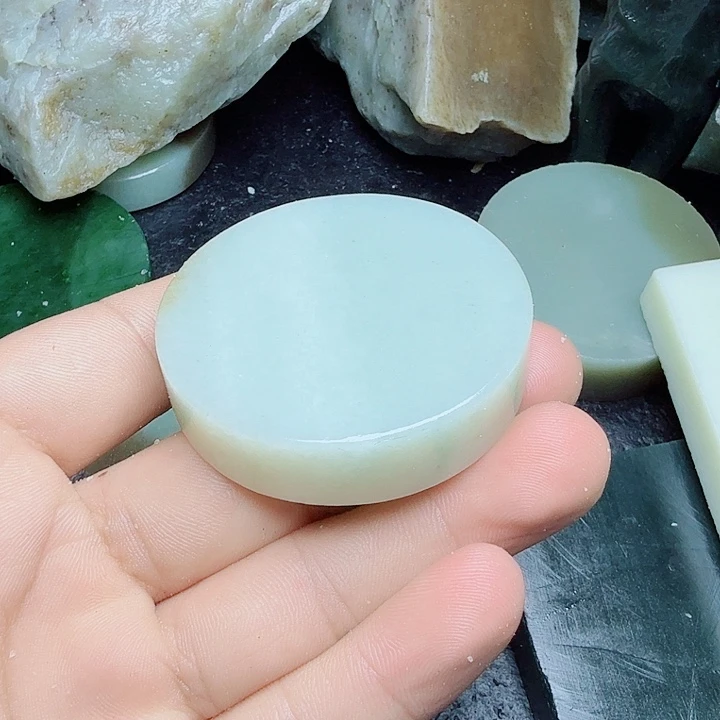 D***r未镶嵌和田玉（糖玉）珠宝奇石