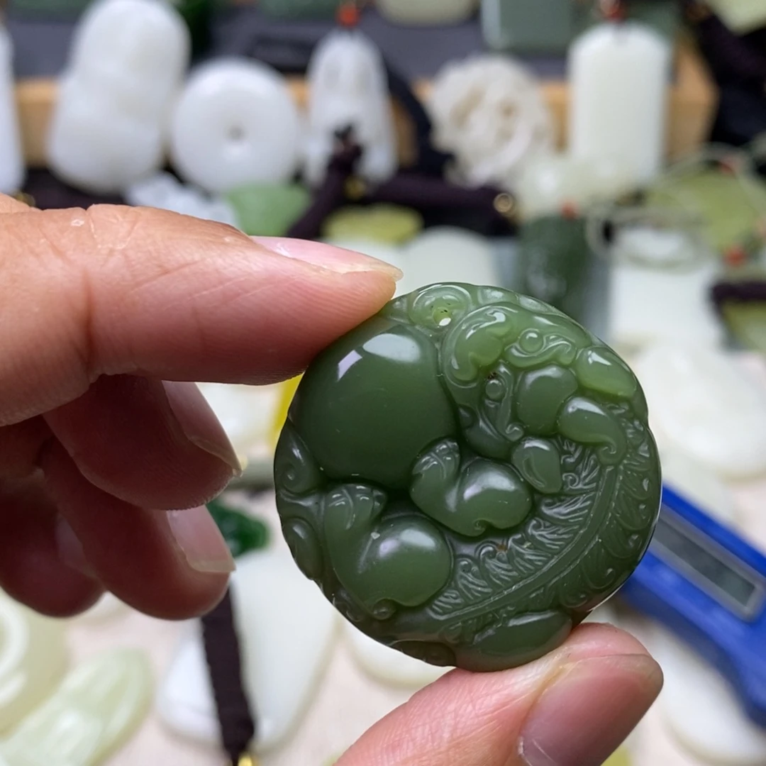 和田玉未镶嵌颈饰