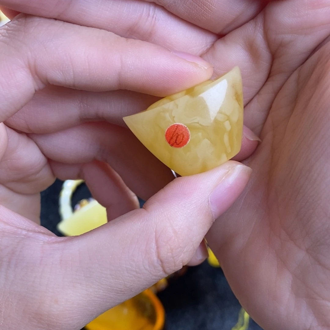 琥珀未镶嵌珠宝奇石