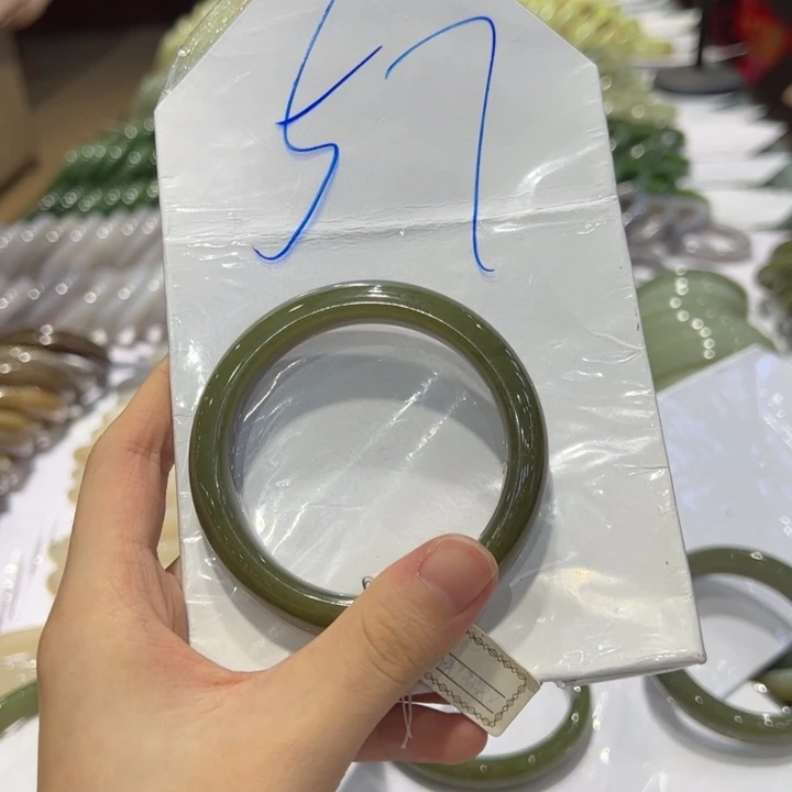 佳***禾未镶嵌手镯和田玉