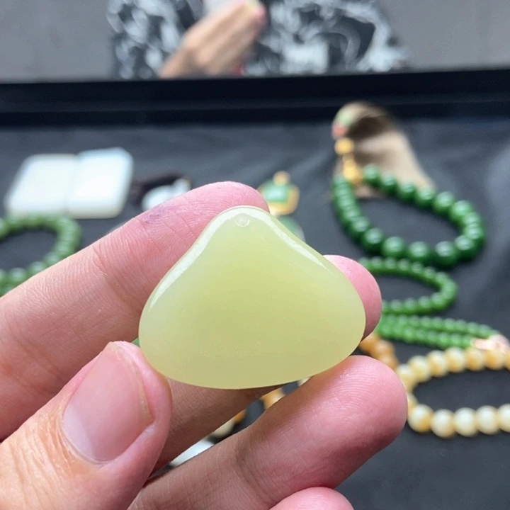 和田玉未镶嵌吊坠(不含链)