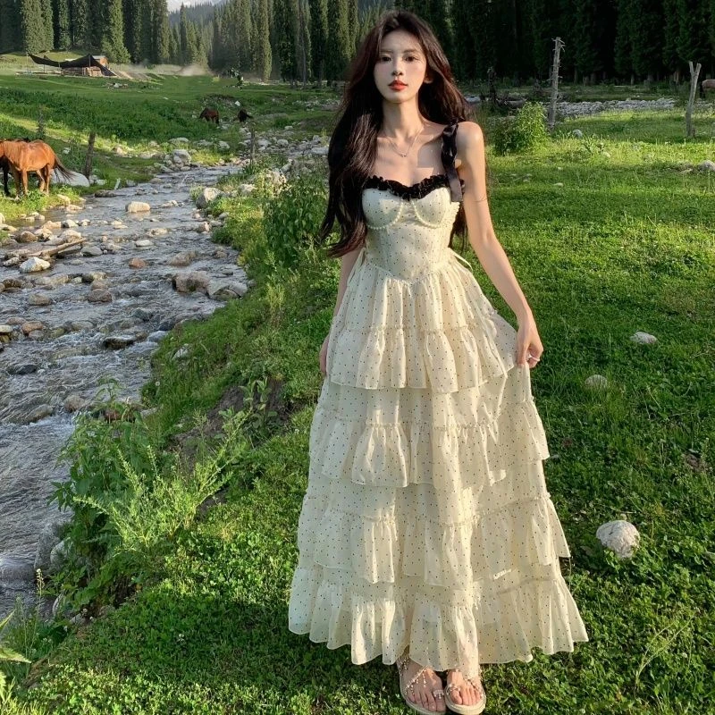 法式轻奢波点珍珠吊带温柔女夏季新款气质荷叶边收腰蛋糕长裙子