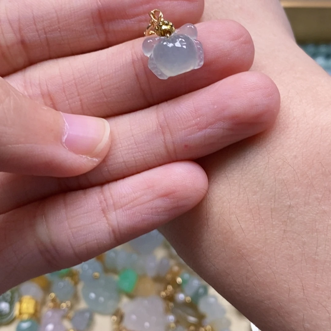 翡翠挂件未镶嵌不***啦闪