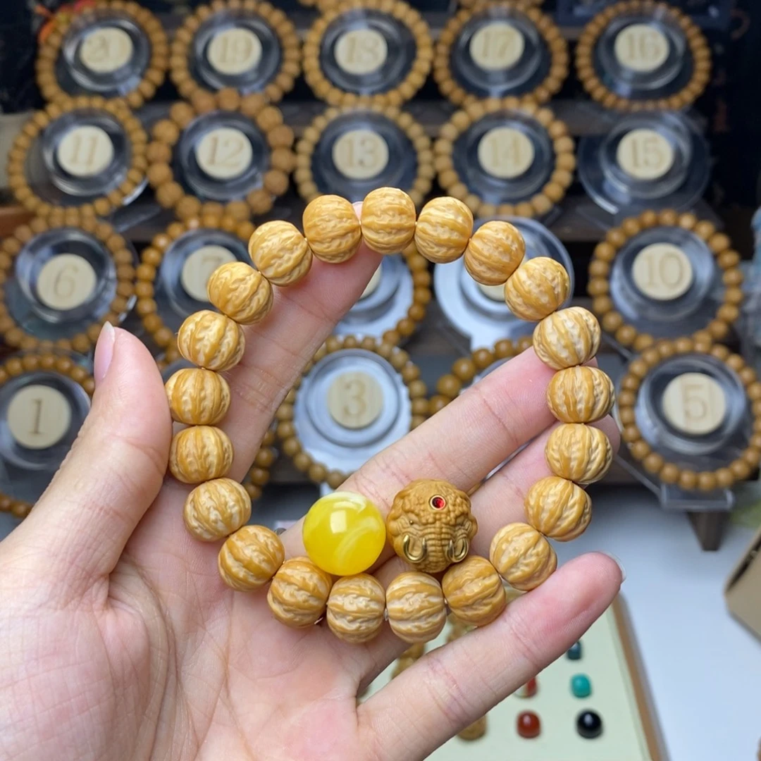 G***。吊坠猴头核桃京八➕镶嵌单颗