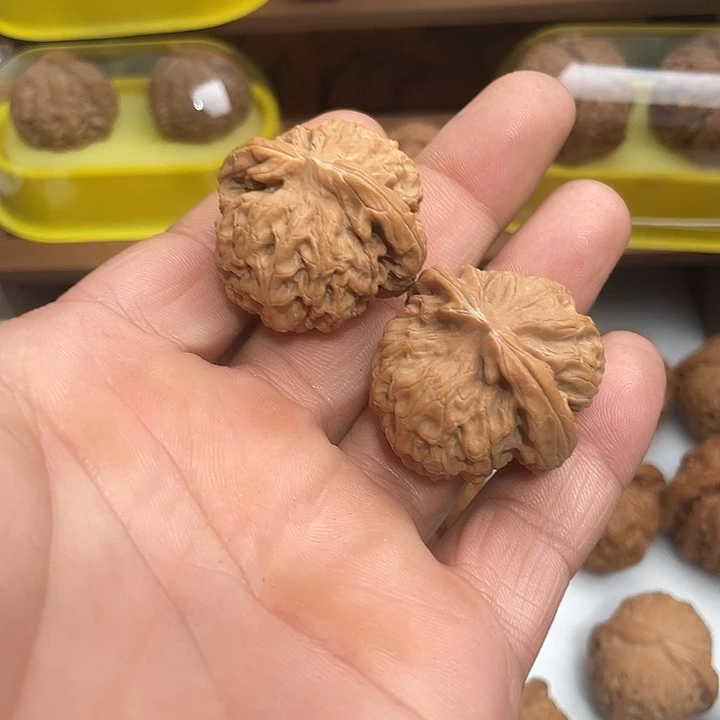 开***奥吊坠文玩核桃哈王