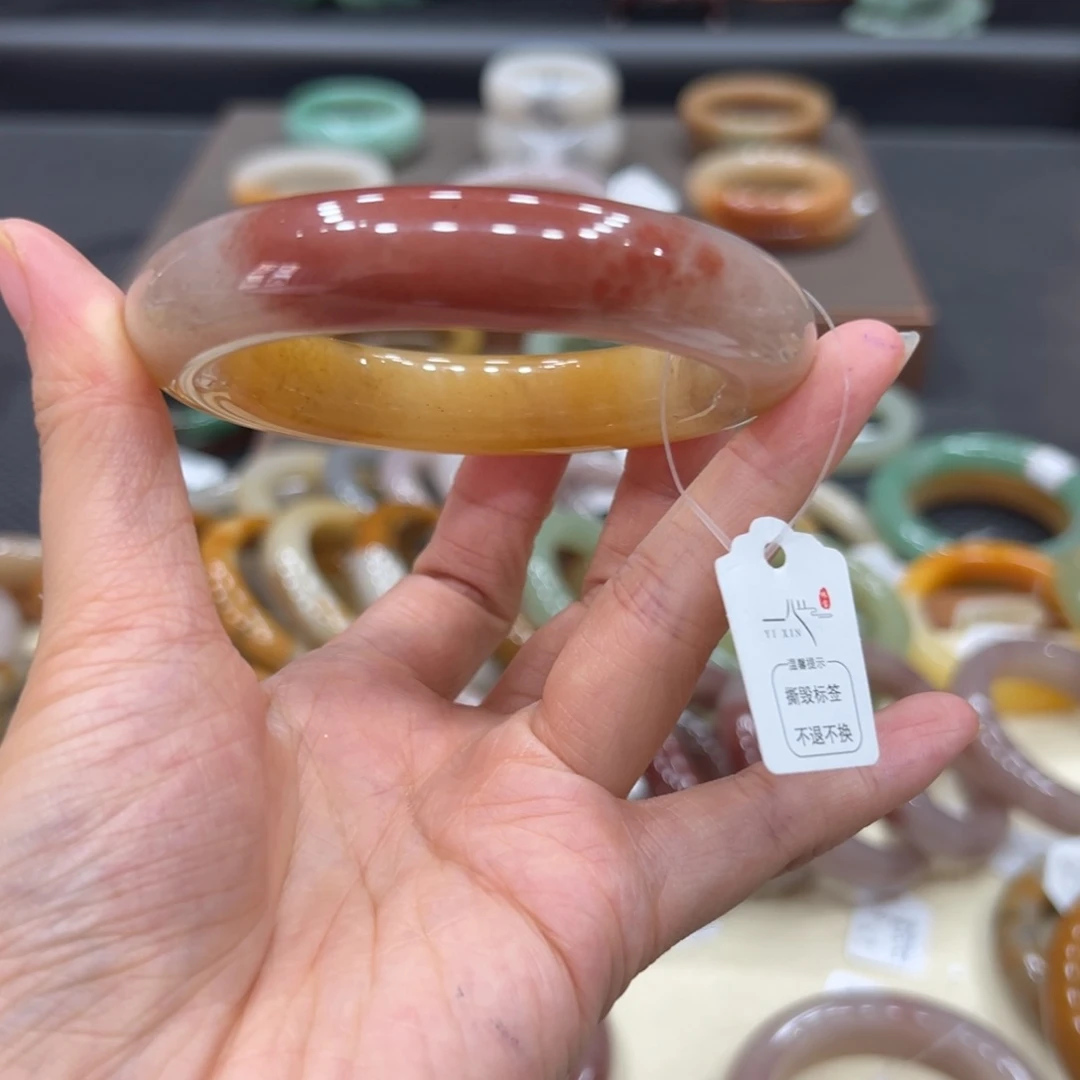 石英质玉手镯未镶嵌?****斤