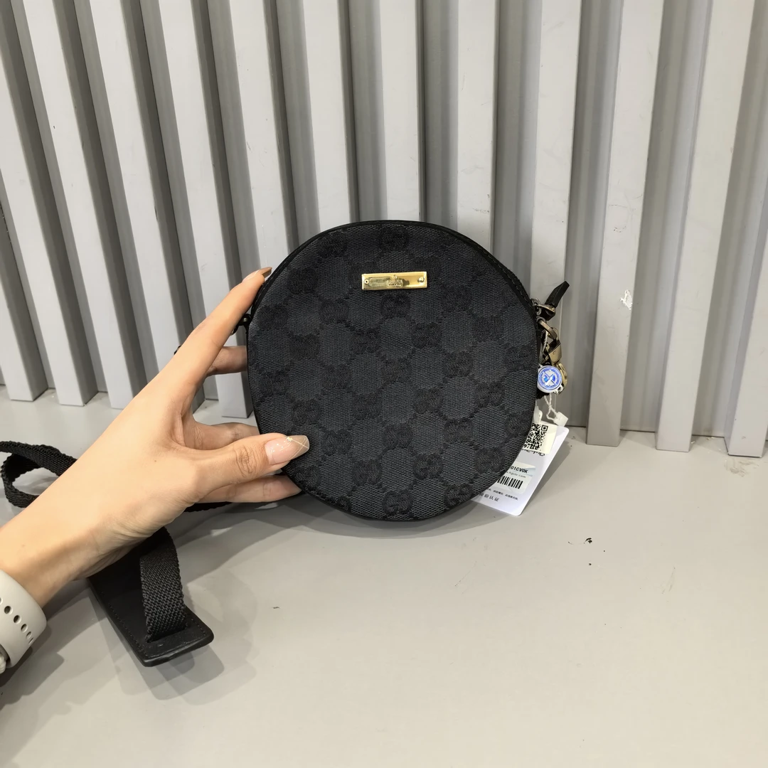 95新 GUCCI/古驰 兔兔奢G专属/古驰圆饼斜挎包/240719005