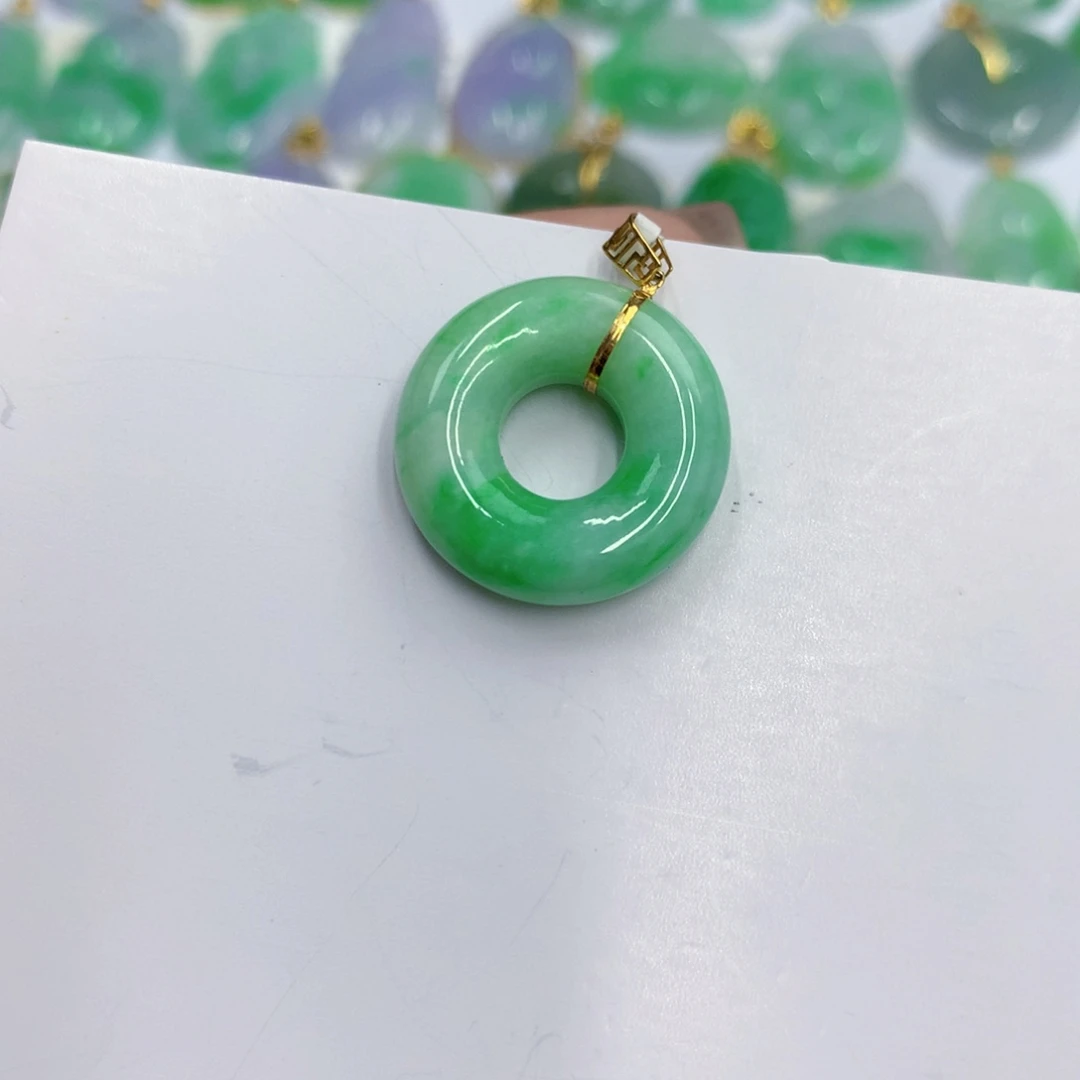 翡翠18K金镶嵌颈饰翡翠
