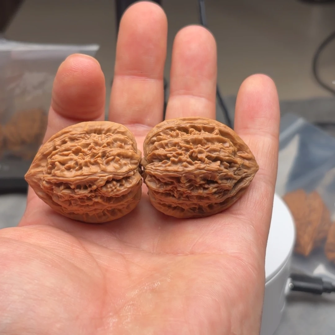 一***妹文玩核桃吊坠野生鸡心鸡蛋