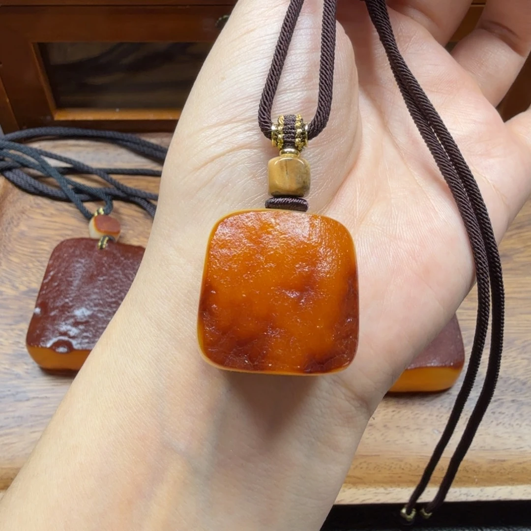 琥珀吊坠(赠链)未镶嵌