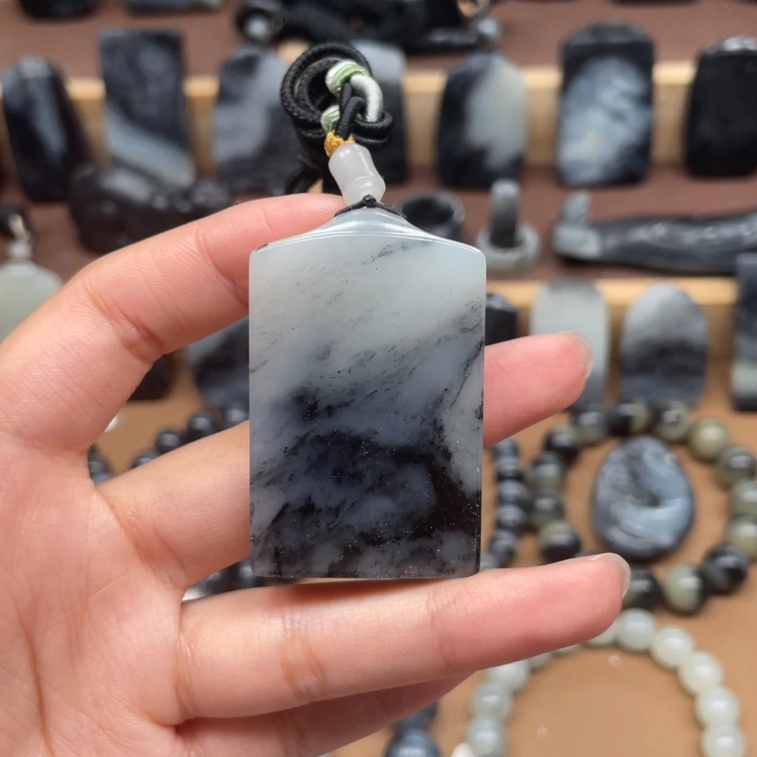 和田玉颈饰未镶嵌