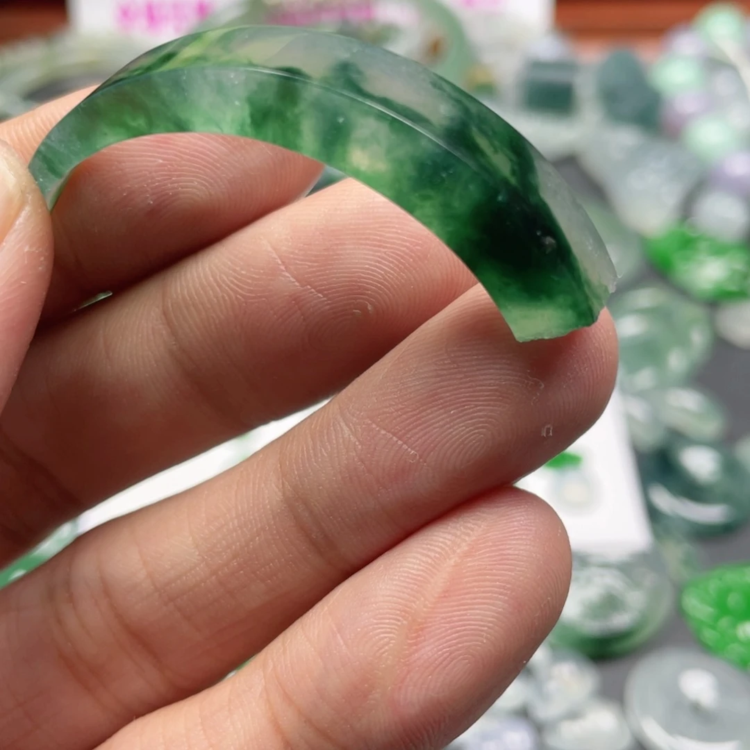 翡翠颈饰未镶嵌大*游翡翠