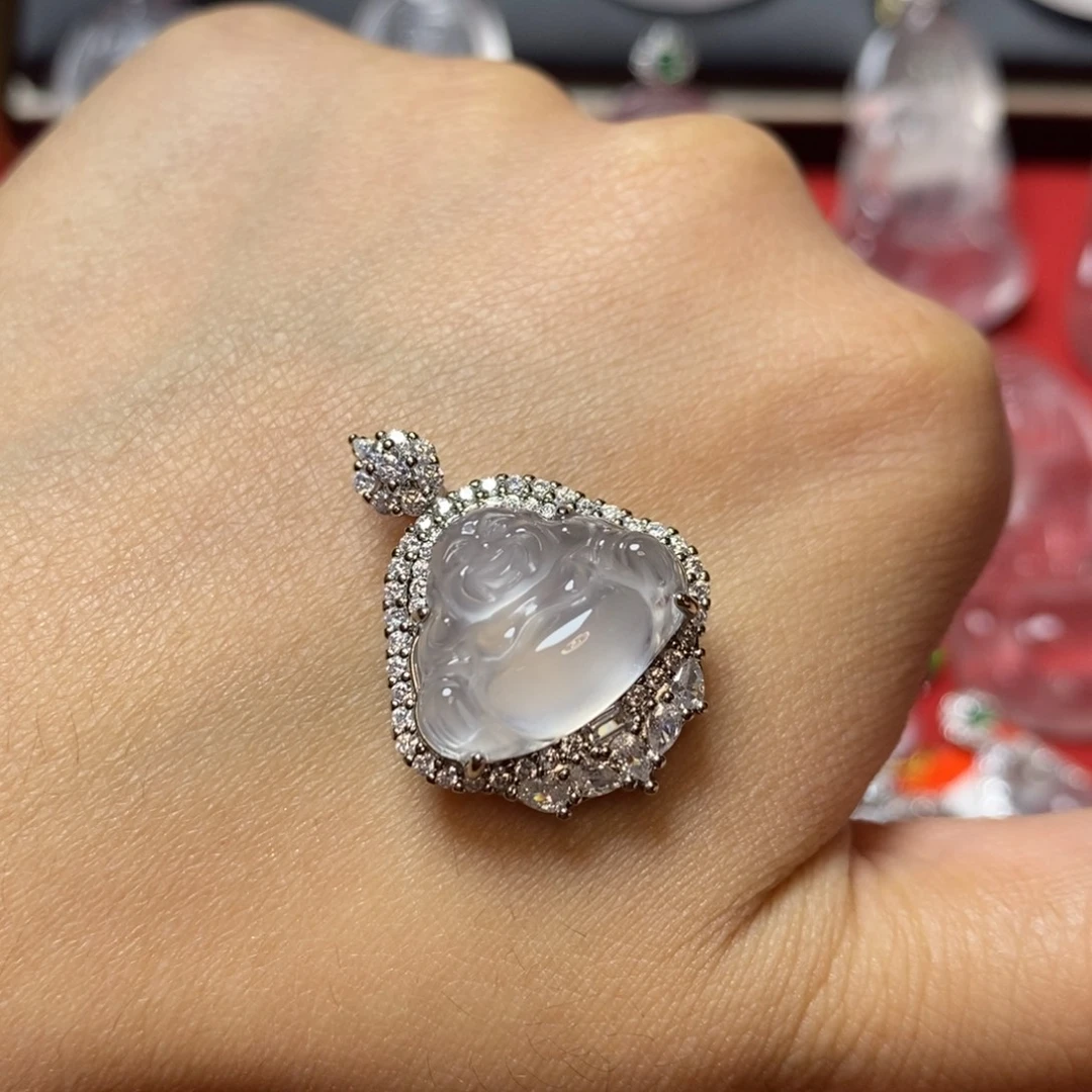 石英质玉合金吊坠