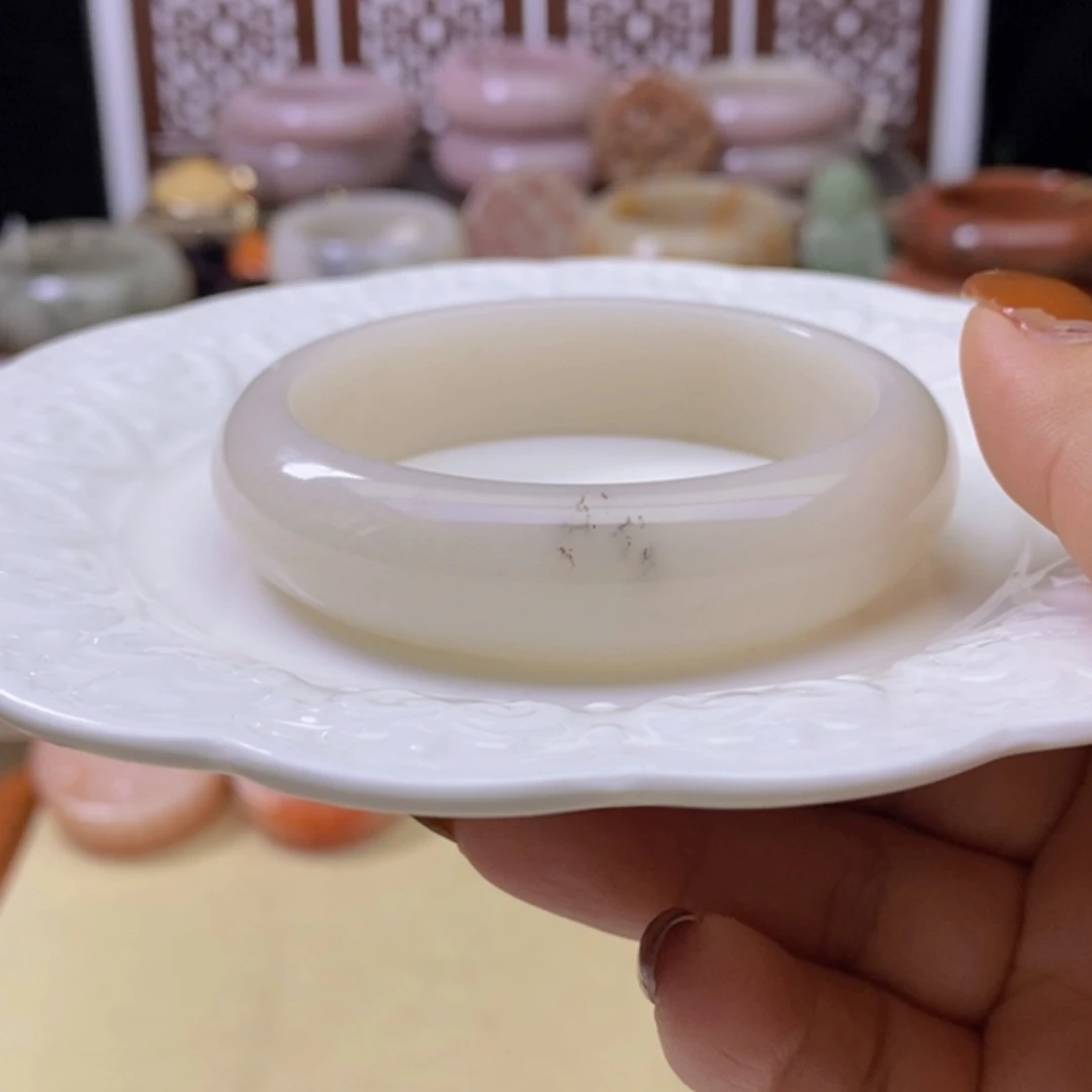 【闪购商品】未镶嵌手镯石英岩玉
