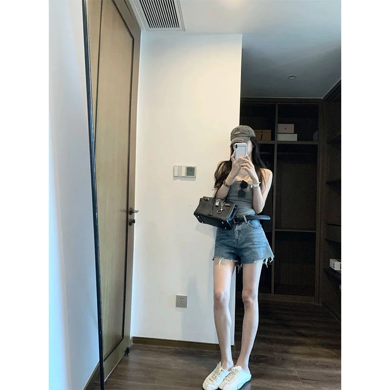 夏季小众设计款修身显瘦无袖背心吊带上衣休闲宽松百搭时尚短裤女