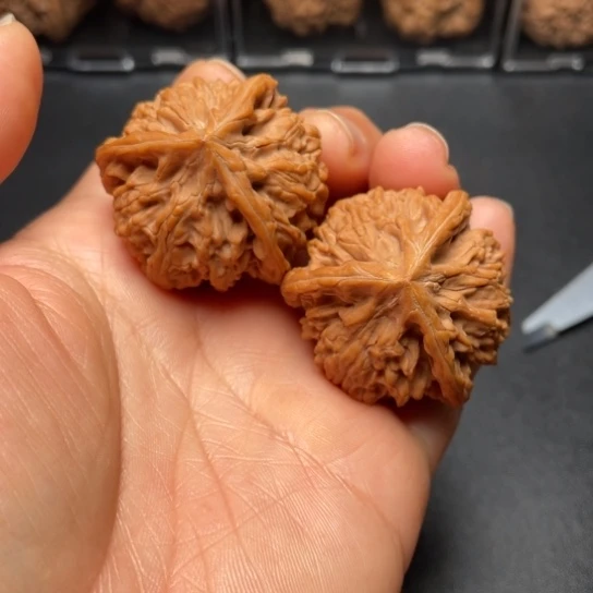 【闪购商品】把件文玩核桃文山………
